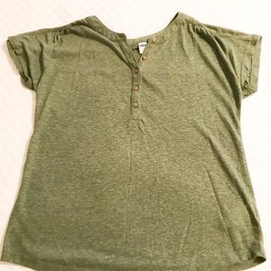 old navy t- shirt
